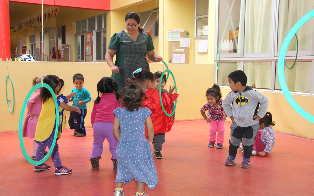 Jocelyn Cuadra Cáceres: “Los niños y niñas nos enseñan a vivir sin rencores y se expresan según sus emociones”