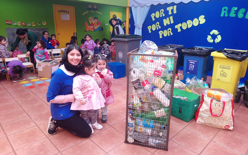 Comunidad educativa del jardín infantil “Carrusel” celebra “Día Mundial del Reciclaje”