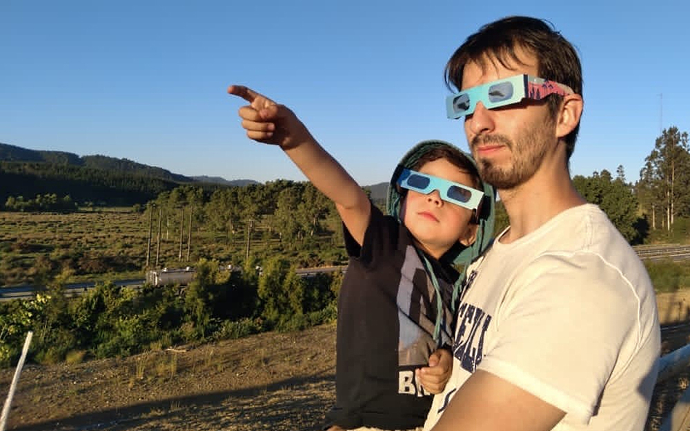 Párvulos de la Junji Araucanía reciben lentes certificados para ver el eclipse de manera segura