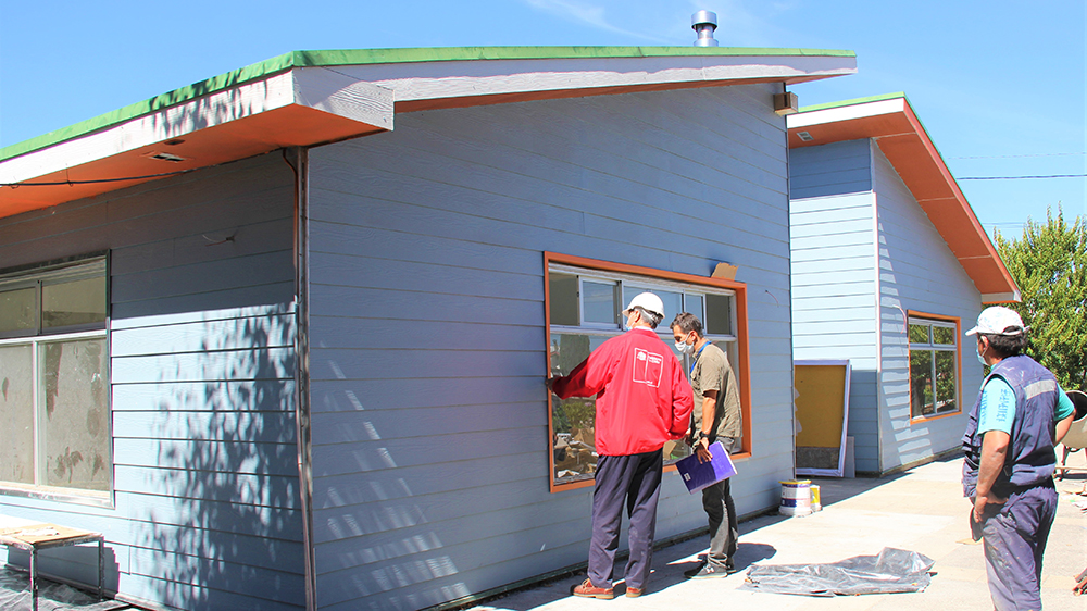 Autoridades de Junji visitan avances de obras de conservación de jardines VTF de Villarrica y Victoria