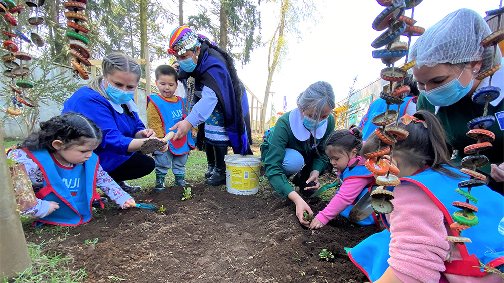 Jardines de Loncoche y Villarrica realizan ceremonia ciudadana haciendo un llamado al retorno presencial